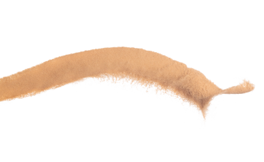 Büyük Kum Uçan Patlaması, Altın Tahıl Dalgası Patlaması. Soyut bulut sineği. Sarı renkli kum damlaları içine hava atıyor. Beyaz arka plan izole edilmiş yüksek hız deklanşörü, dondurma hareketi atıyor