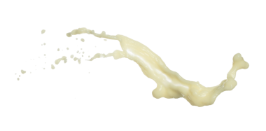 Soya fasulyesi tohumu soya sütü düzgün bir şekilde dökülür. Soya fasulyesi sütü damlaya damlaya damlaya damlaya damlaya dökülür boya rengi olarak. Beyaz arkaplan yüksek hız deklanşör dondurma hareketini izole etti