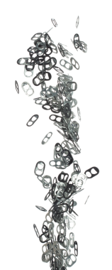 Kapaklar havada uçabilir, alüminyum kapsül düşebilir, çöp tenekesi kapağı patlamasından geri dönüşüm yapılabilir. Beyaz arkaplan izole edilmiş yüksek hız deklanşörü