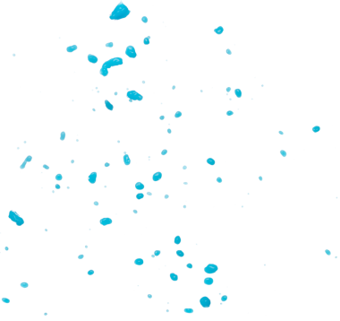 Mavi boya damlası şekil olarak sıçrar. Mavi sıvı losyon nemlendirici kozmetik dökümü havada yüzer. Mavi kokteyl içeceği patlaması. Kanat çırpıyor. Beyaz arkaplan yüksek hız kepengi izole edildi