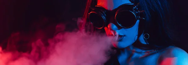 Hakenkreuz Atmosphäre Das Mädchen Raucht Gern Wasserpfeife Sheesha Surrealismus Horizontal — Stockfoto