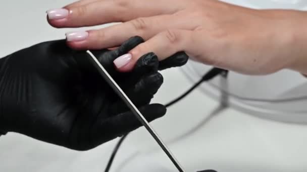 Manicure Master Does Manicure Girl Salon Nails Filed File Close — Vídeo de Stock