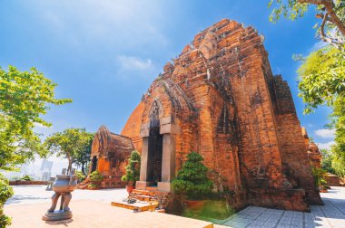 Ponagar ya da Thap Ba Po Nagar, Vietnam 'ın Nha Trang kenti yakınlarında bulunan bir tapınak kulesidir..