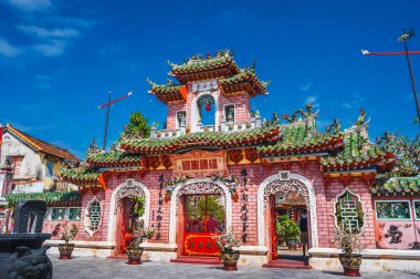 Hoi An, Vietnam 'daki Fujian Çin Cemaati' nin Phuc Kien Toplantı Salonu 1697 yılında Fujian sakinleri Hoi An 'da yaşarken buluşup sosyalleşsinler diye inşa edildi. Vietnam, Hoi An -