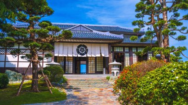 Japon çay evi halka açık bir parkta güzel bir Japon bahçesinde..