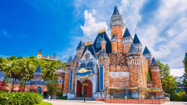 Eğlence parkı. Vietnam 'daki VINPEARL Adası. Vietnam Disneyland.