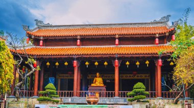 Long Son Pagoda ya da Chua Long Son, Güney Vietnam 'da Nha Trang şehrinde bulunan bir Budist tapınağıdır..
