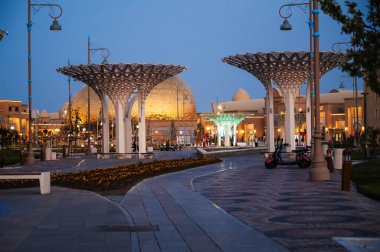 TURKESTAN, Kazakistan - 06 Nisan 2023: Keruen Sarai alışveriş ve eğlence turizm kompleksi.