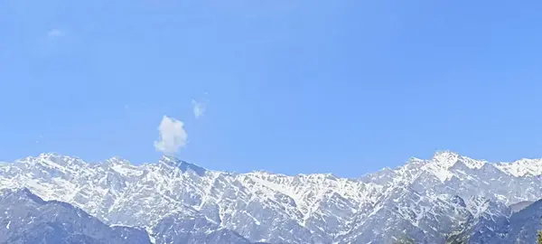 Palampur 'da buzla birlikte Dağ Manzarası Himachal Pradehs Hindistan 3