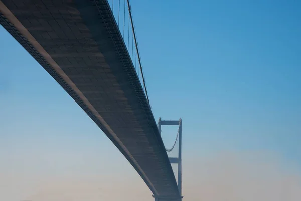 Bosphorus Híd Szoros Túloldalán Egy Napos Ködös Napon Utazás Idegenforgalom — Stock Fotó