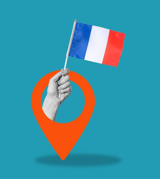 Художественный Коллаж Рука Флагом Франции Навигационная Иконка Синем Фоне Концепция — стоковое фото