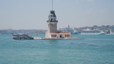 İstanbul, Türkiye, 10 Haziran 2023. İstanbul 'da bir Türk simgesi olan Bakire Kulesi manzarası.