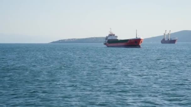 Schepen Zee Voor Kust Van Turkije Een Zomerse Zonnige Dag — Stockvideo