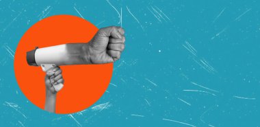 Sanatsal sanat kolajı. Mavi arka planda megafon yerine yumruğunu sıkarak megafonu tutan bir el. Gözdağı ve propaganda kavramı.