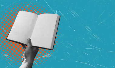 Mavi arkaplanda metin için boşluk olan bir avuç içi kitabı aç. Eğitim kolajı kavramı.