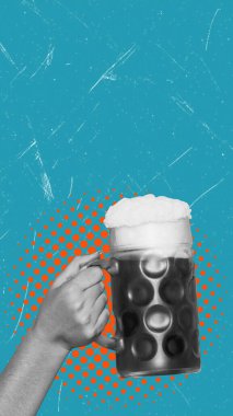 Modern sanat kolajı, arka planında bira bardağıyla fotokopi çeken bir el tasvir ediyor. Konsept tatil ya da parti..