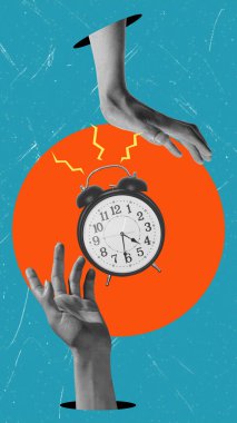 Çalan çalar saati ve turuncu halkalı mavi arka planı ayarlayan elleri içeren modern sanat kolajı. Zaman kavramı, zaman yöneticisi ve iş.