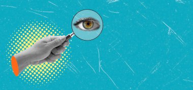 Sanatsal sanat kolajı, büyüteç ve göz ile fotokopi alanının mavi arkaplanda olduğunu gösteriyor. İnceleme ve gözlem kavramı.