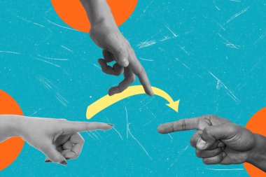 İki el birbirine uzanıyor, diğer el bir bağlantı ve etkileşim anını göstermek için takla atıyor. Arkaplan, etkileşim ve yaratıcılık hissini arttıran koyu renklerle yapılır..