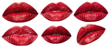 Kırmızı dudaklar ve beyaz arka planda öpüşme. Şehvetli seksi ağız, güzel kadın dudaklarından hoşlanma kavramı.