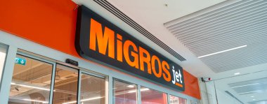 İstanbul, Ankara 27 Mayıs 2025, Migros Jet tabelası, bir süpermarket zinciri. Market konsepti.