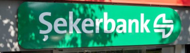 İSTANBUL, TURKEY 15 Haziran 2025. Sekerbank Türk perakende bankacılık grubu Avrupa ve Asya 'da mevcut. İyi ve güvenilir banka kavramı.