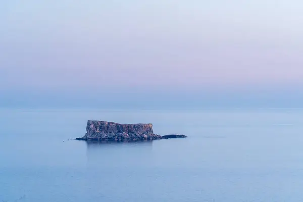 Sükunet Gökyüzü Altında Mavi Saatte Filfla Adası