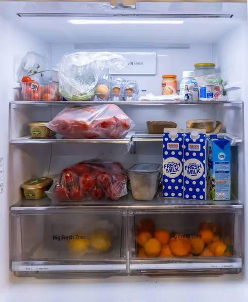 Organize Buzdolabı Taze Üretim, Süt Ürünleri ve İçeceklerle Dolduruldu