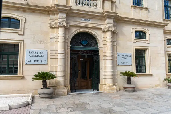 Malta Polis Merkezi 'nin Girişi
