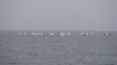 İyimser yelkenliler Bulutlu Deniz 'de yarışıyor