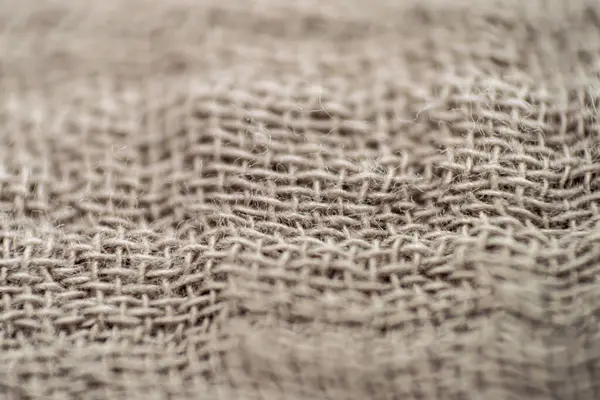 Çuval bezi kumaş arka plan, doğal tekstil yakın çekim, dalgalı tekstil yüzeyi, seçici odak, makro yakın çekim, tam çerçeve
