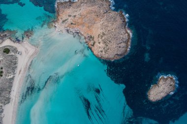 Avrupa 'nın en iyi kumsalı. Turkuaz suları, kumlu ve taşlı. Havadan insansız hava aracı ile görülüyor..