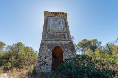 Square access tower of the Cueva de las Maravillas (Tower of the Maravillas Cave), built in 1912 with decorative mosaics including a blue crescent, designed by Julin Ribera Tarrag, Vilella area, Alzira, Valencia, Spain