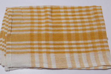 Sarı El Havlusu Beyaz Arkaplanda Islotlandı