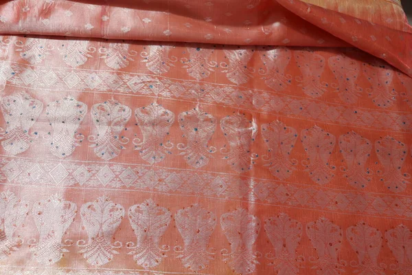 Vrouwen Traditionele Handgemaakte Werk Saree Geïsoleerd Witte Achtergrond — Stockfoto
