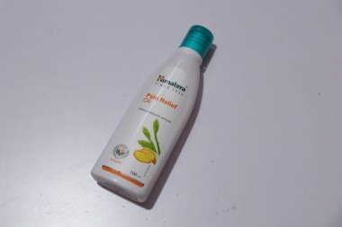 Ağrı kesici yağın üst görüntüsü orijinal şişede