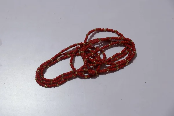Etniczny Tradycyjny Czerwony Kolor Koraliki Łańcuch Dla Kobiet — Zdjęcie stockowe