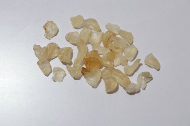 Beyaz Arkaplanda Badem Sakızı İzole Edildi