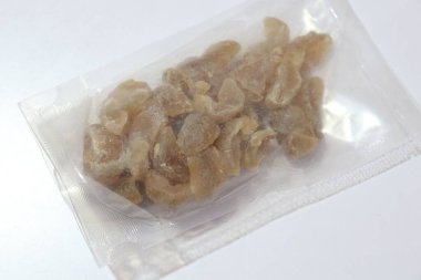 Beyaz Arkaplanda Badem Sakızı İzole Edildi