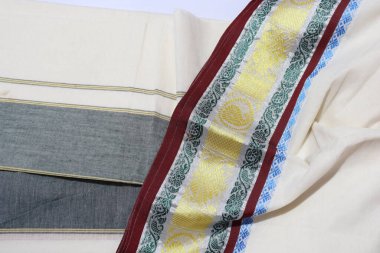 Beyaz Arkaplanda Renkli Geleneksel Sari İzole Edildi