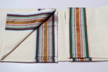 Beyaz Arkaplanda Renkli Geleneksel Sari İzole Edildi