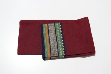 Kırmızı El Yapımı Kadın Sarisi Beyaz Arkaplanda İzole Edildi