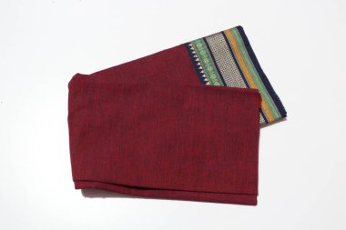 Kırmızı El Yapımı Kadın Sarisi Beyaz Arkaplanda İzole Edildi