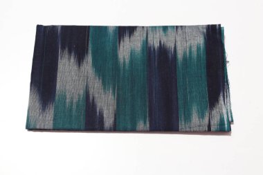 Geleneksel El Yapımı Sari Beyaz Arkaplanda İzole Edildi