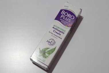 BoroPlus Antiseptik Kremi, Beyaz Arkaplanda, Hyderabad Hindistan 'da izole edildi.