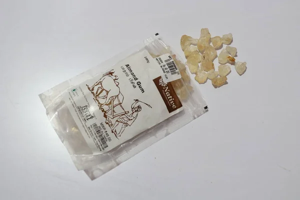 Mandlová Žvýkačka Izolované Bílém Pozadí — Stock fotografie
