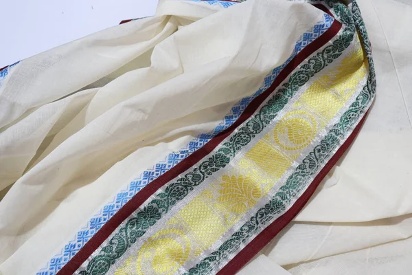 Красочный Традиционный Сари Изолированы Белом Фоне — стоковое фото