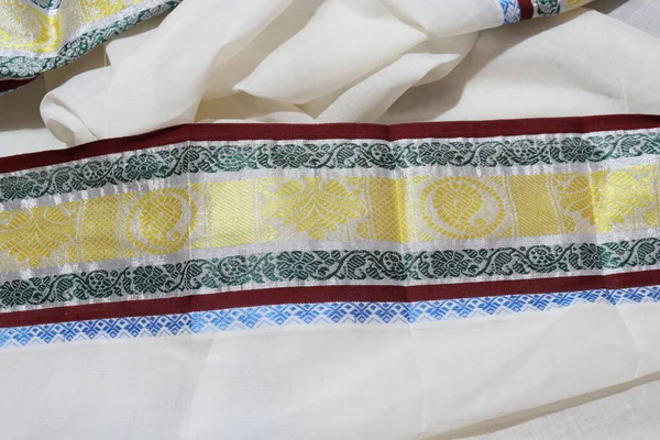 Kleurrijke Traditionele Saree Geïsoleerd Witte Achtergrond — Stockfoto