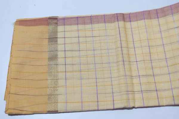 Traditionell Kvinnlig Gul Färg Handgjort Arbete Saree Isolerad Vit Bakgrund — Stockfoto