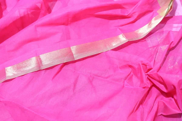 Traditionele Vrouwelijke Roze Kleur Handgemaakte Work Saree Geïsoleerd Witte Achtergrond — Stockfoto